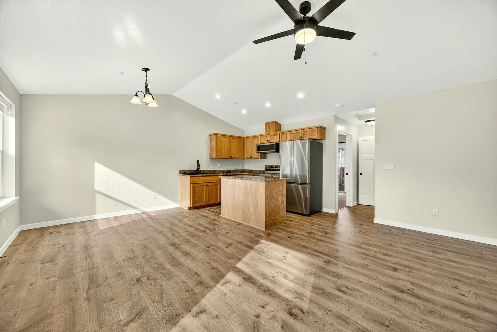 Jacksonville House: 530 G St #4