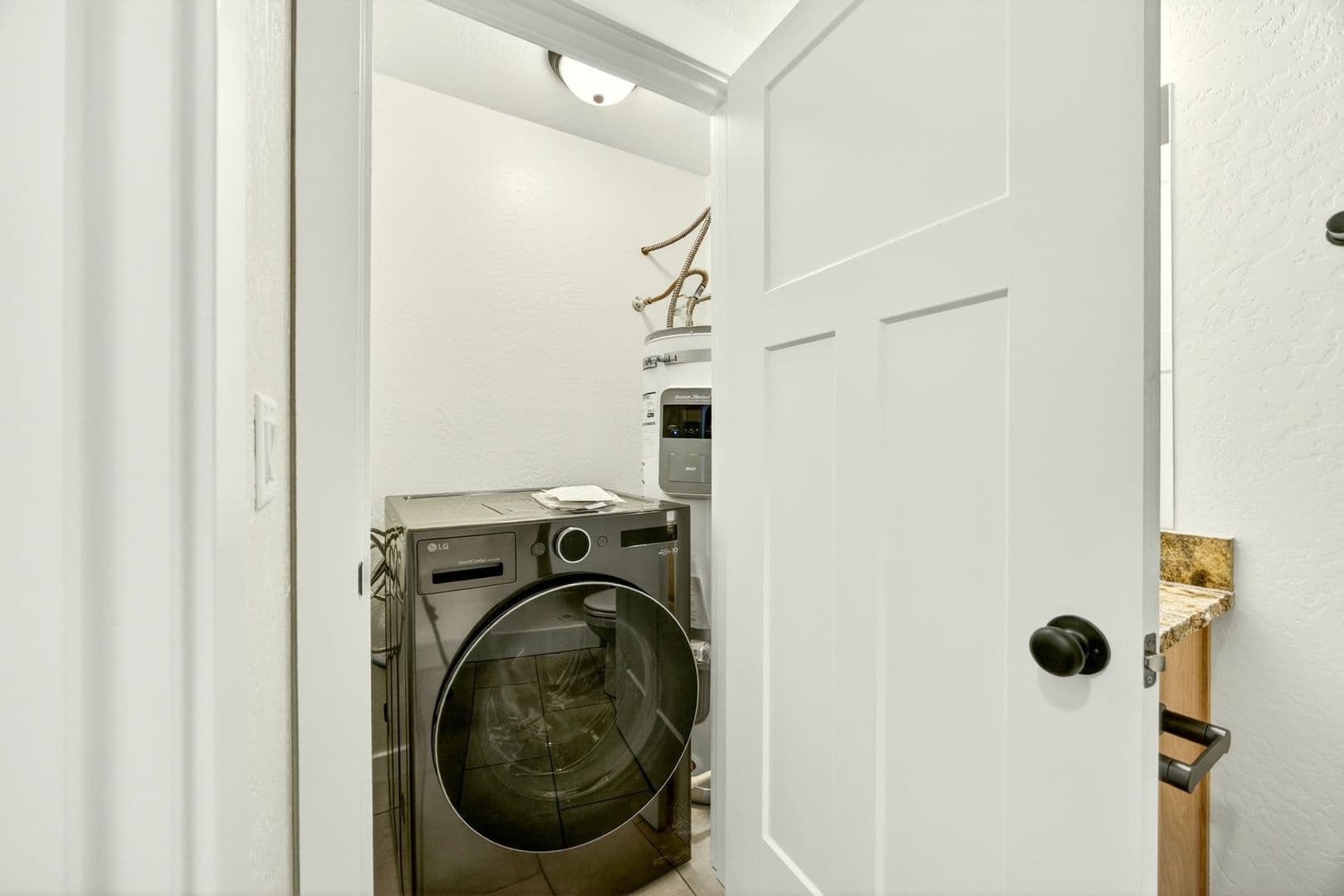 Jacksonville House: 530 G St #4