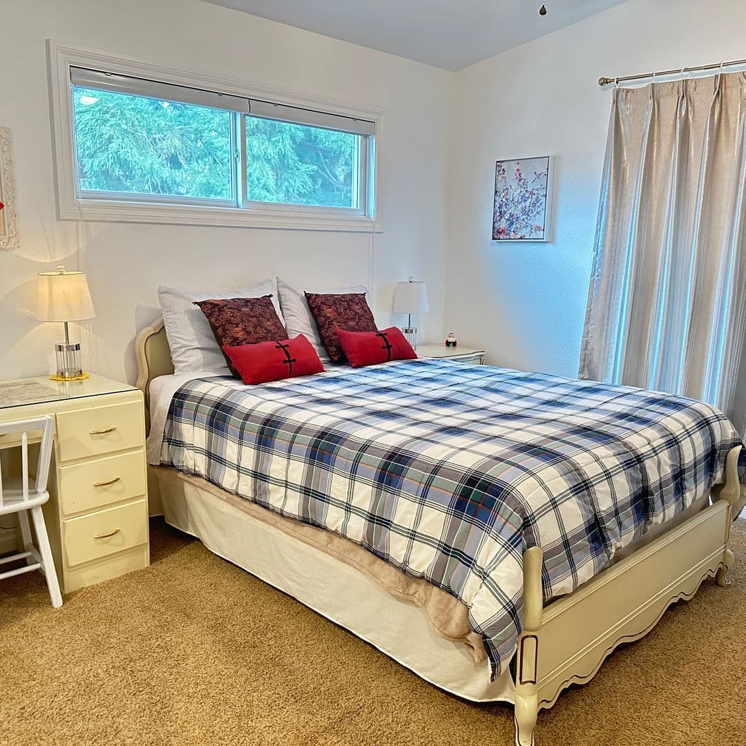 Jacksonville House: 380 N 4th St