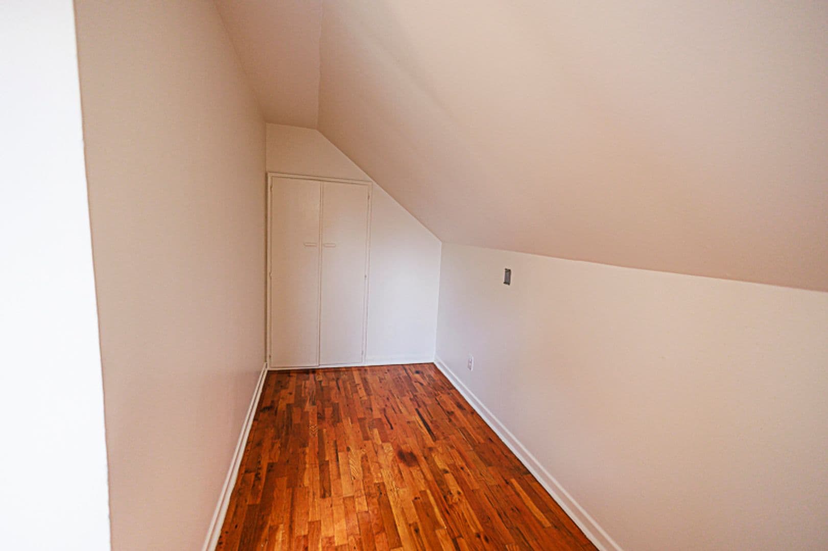 Jacksonville House: 585 South 3rd St