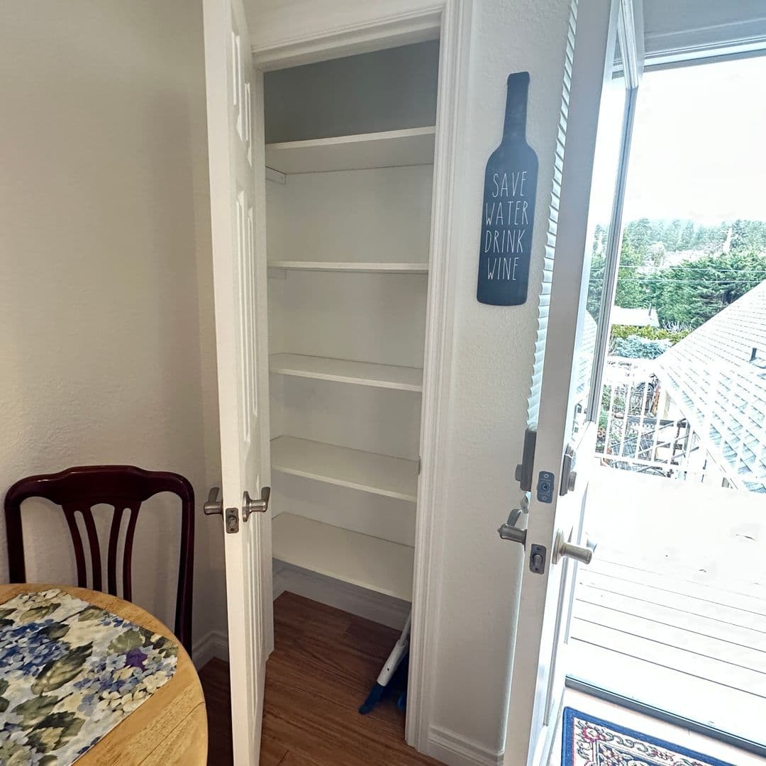 Jacksonville House: 380 N 4th St