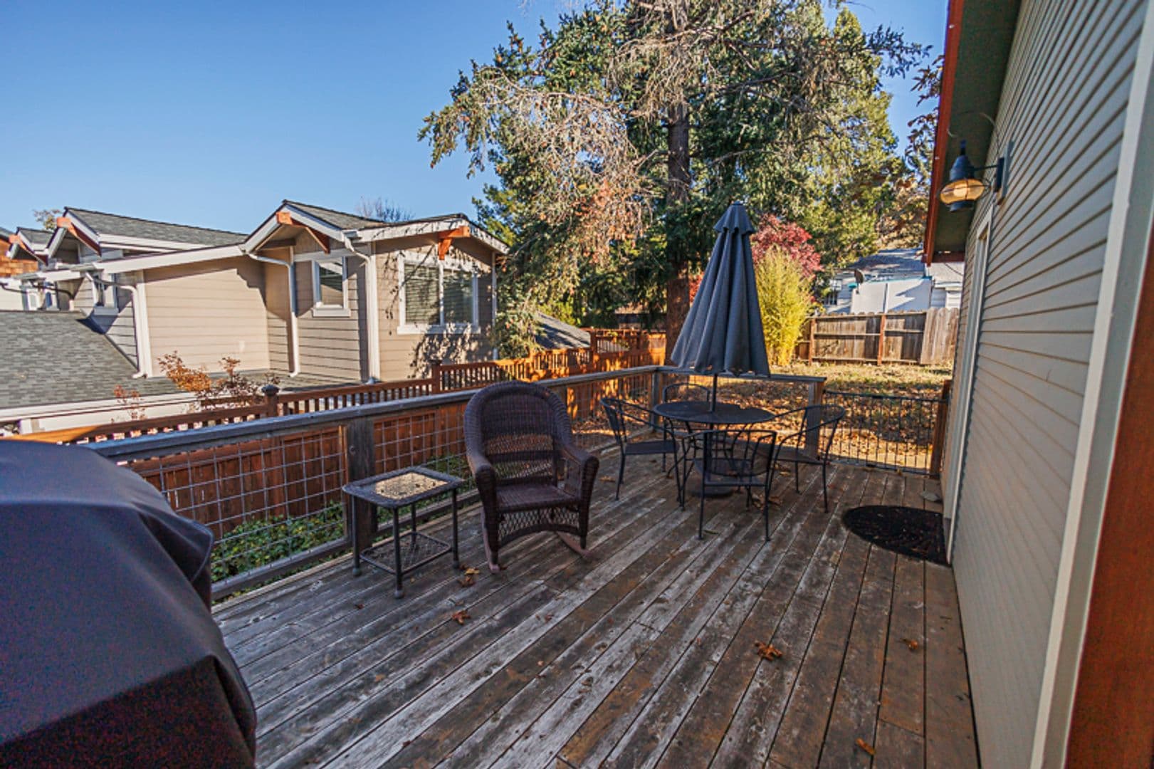 Jacksonville House: 375B S 4th Street