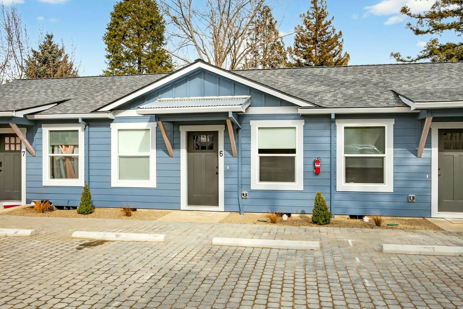 Jacksonville House: 530 G St #4