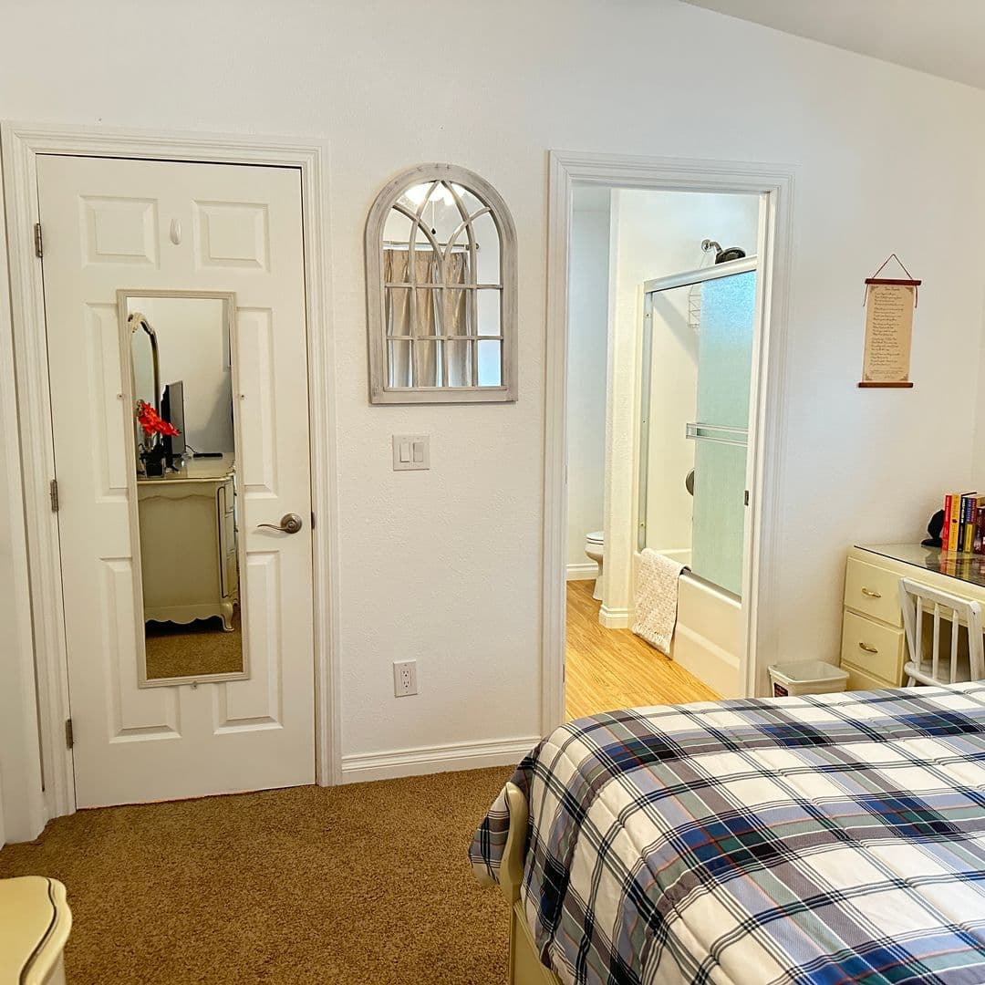 Jacksonville House: 380 N 4th St