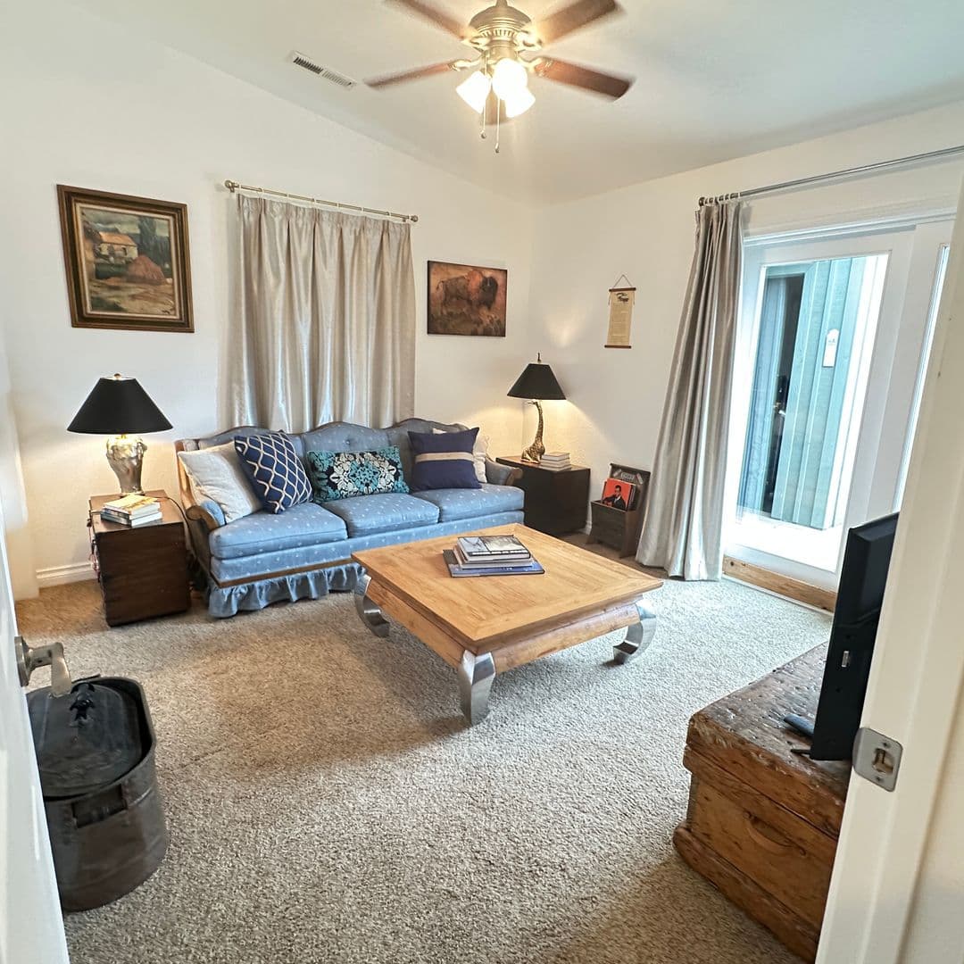 Jacksonville House: 380 N 4th St