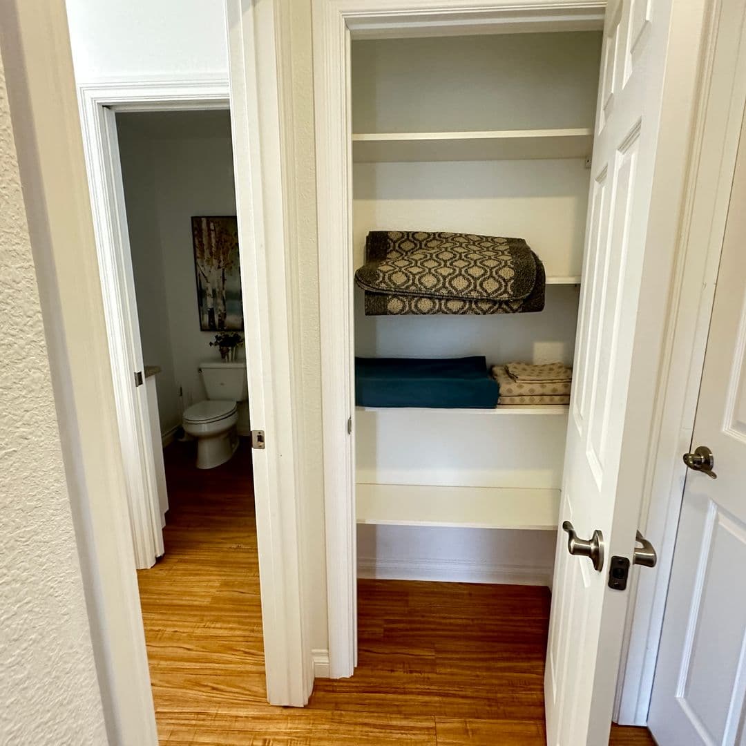 Jacksonville House: 380 N 4th St