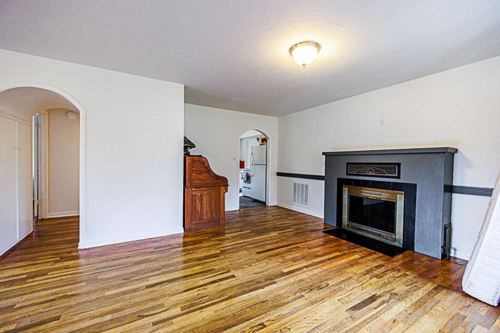 Jacksonville House: 585 South 3rd St