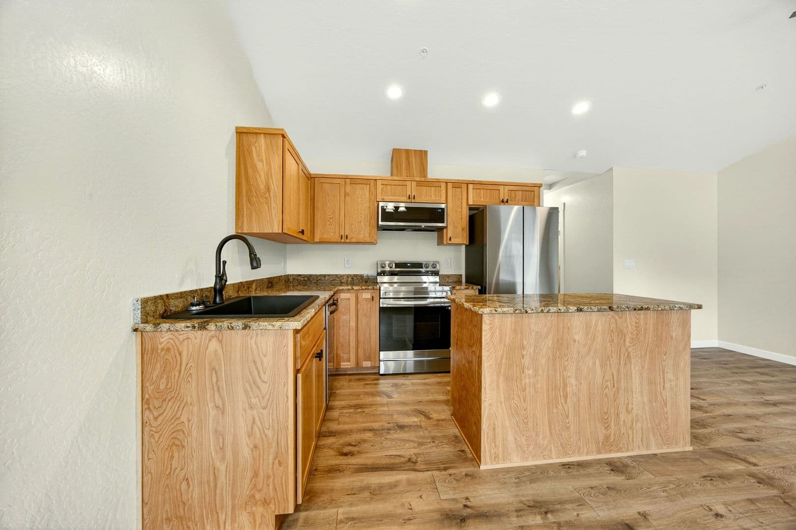 Jacksonville House: 530 G St #4