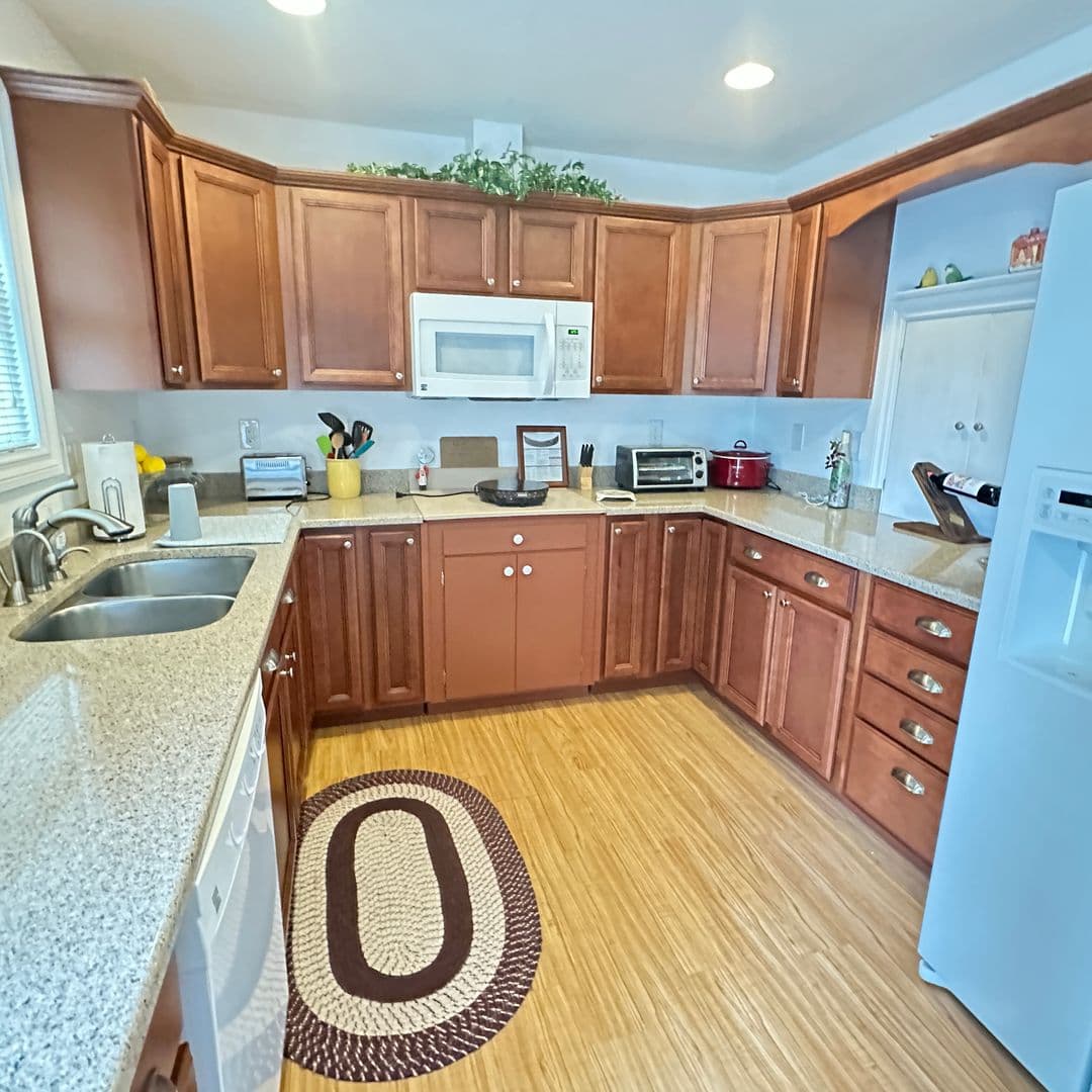 Jacksonville House: 380 N 4th St