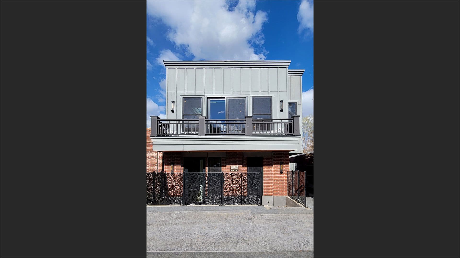 Jacksonville House: 150 E. C St