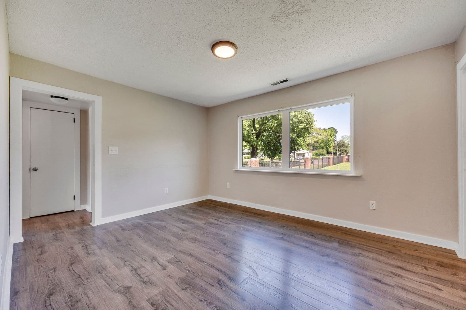 Birmingham House: 1045B 57th Street