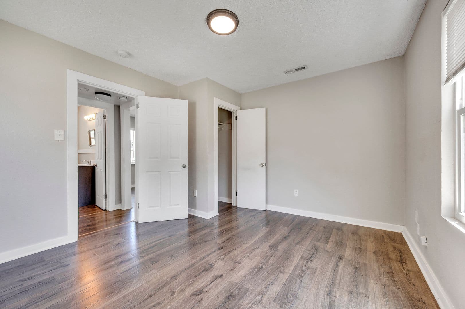 Birmingham House: 1045B 57th Street