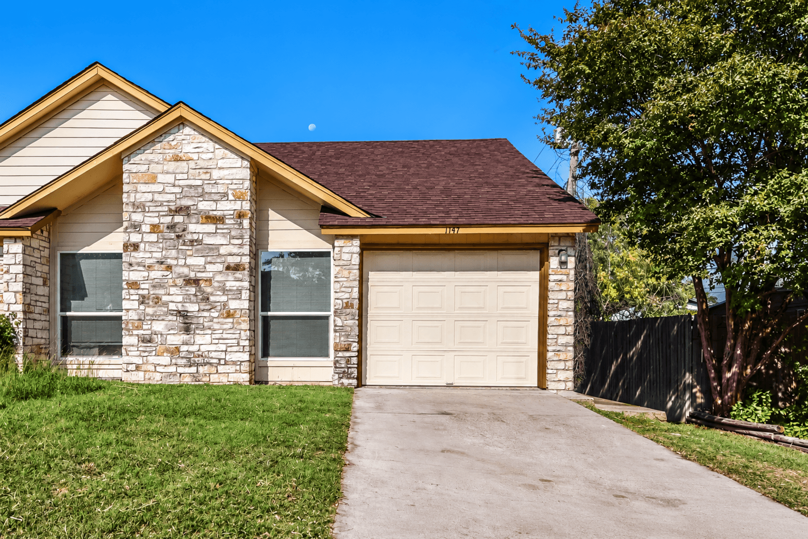 Killeen Apartment: 1147 Royal Crest Dr