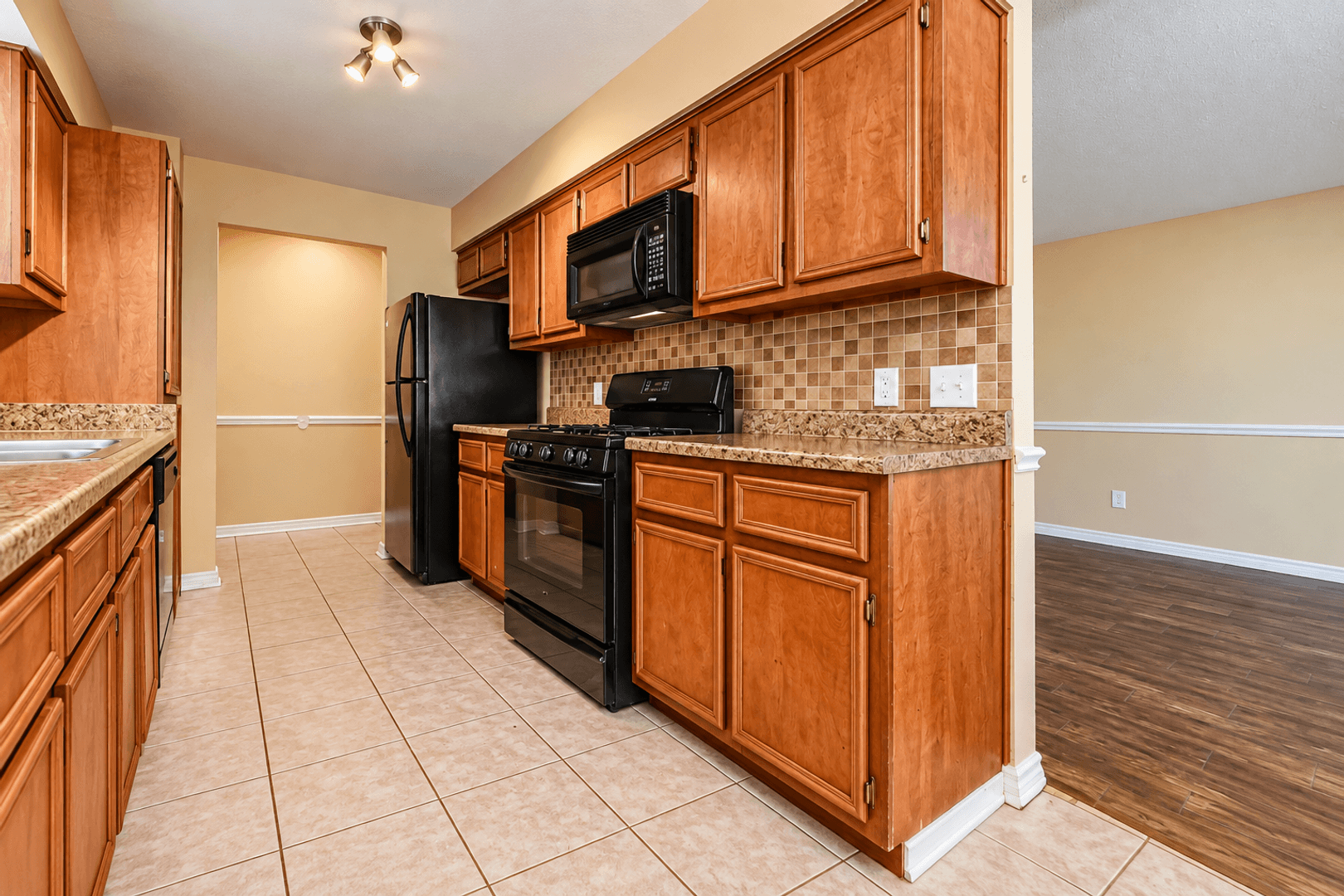 Killeen Apartment: 1147 Royal Crest Dr