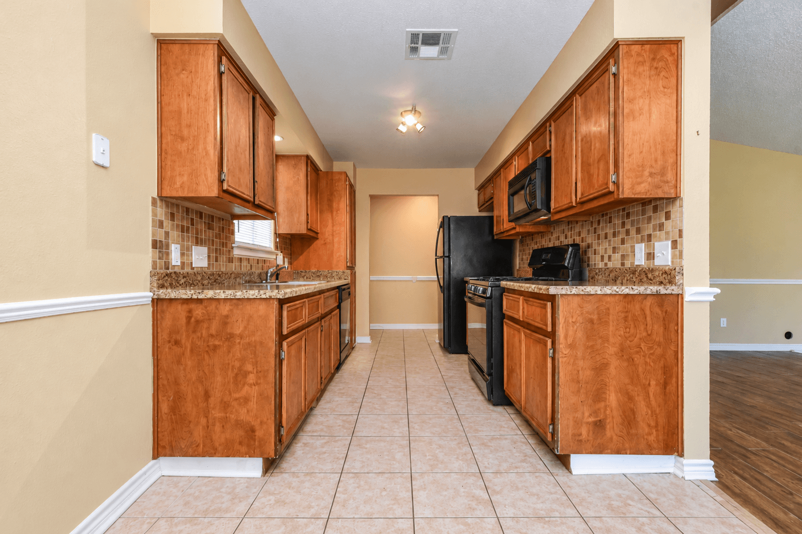 Killeen Apartment: 1147 Royal Crest Dr