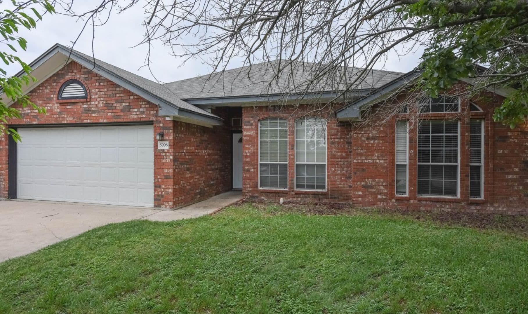 Killeen House: 5008 Leaning Oak Dr