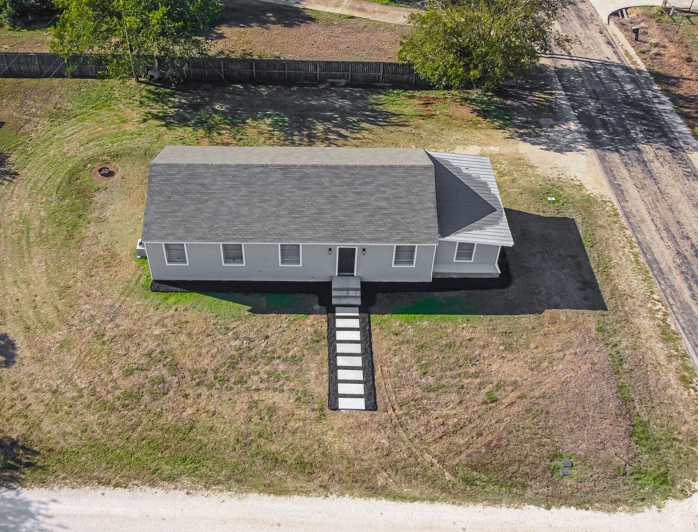 Salado House: 11055 Brewer Rd