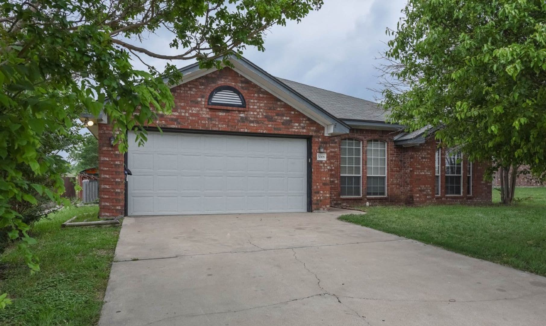 Killeen House: 5008 Leaning Oak Dr