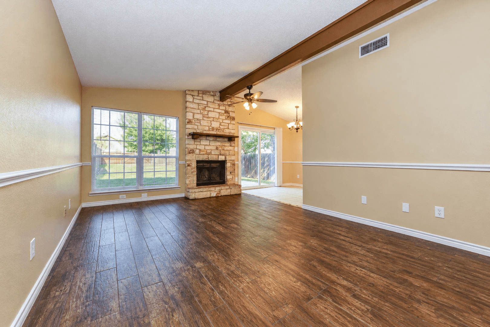 Killeen Apartment: 1147 Royal Crest Dr