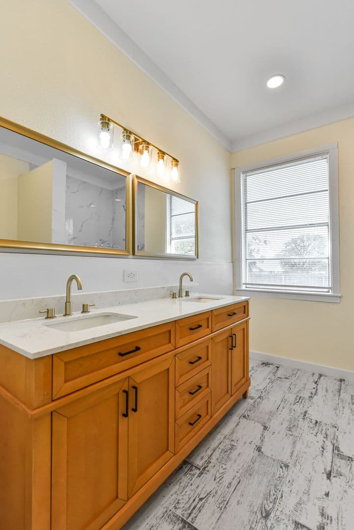 Salado House: 11055 Brewer Rd