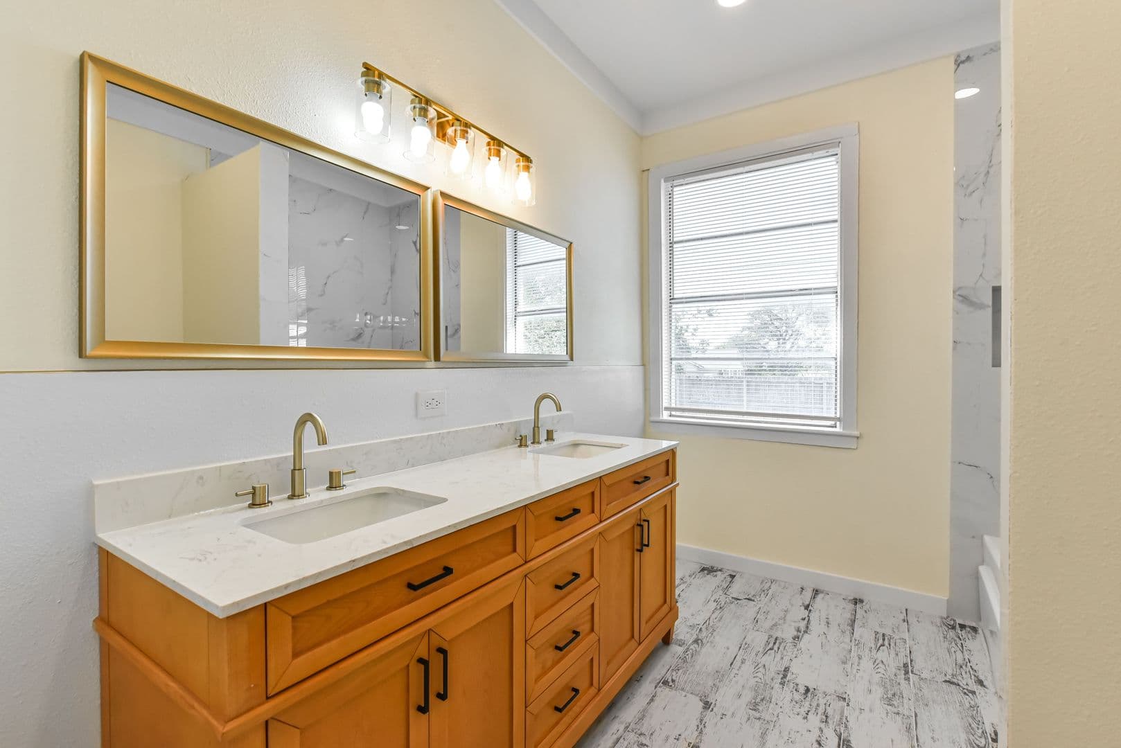 Salado House: 11055 Brewer Rd