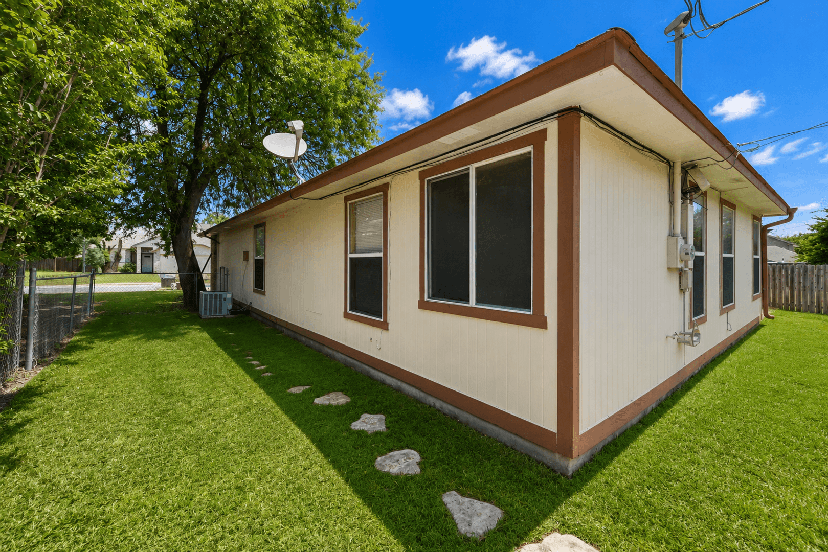 Killeen House: 2308 Woodlands Dr