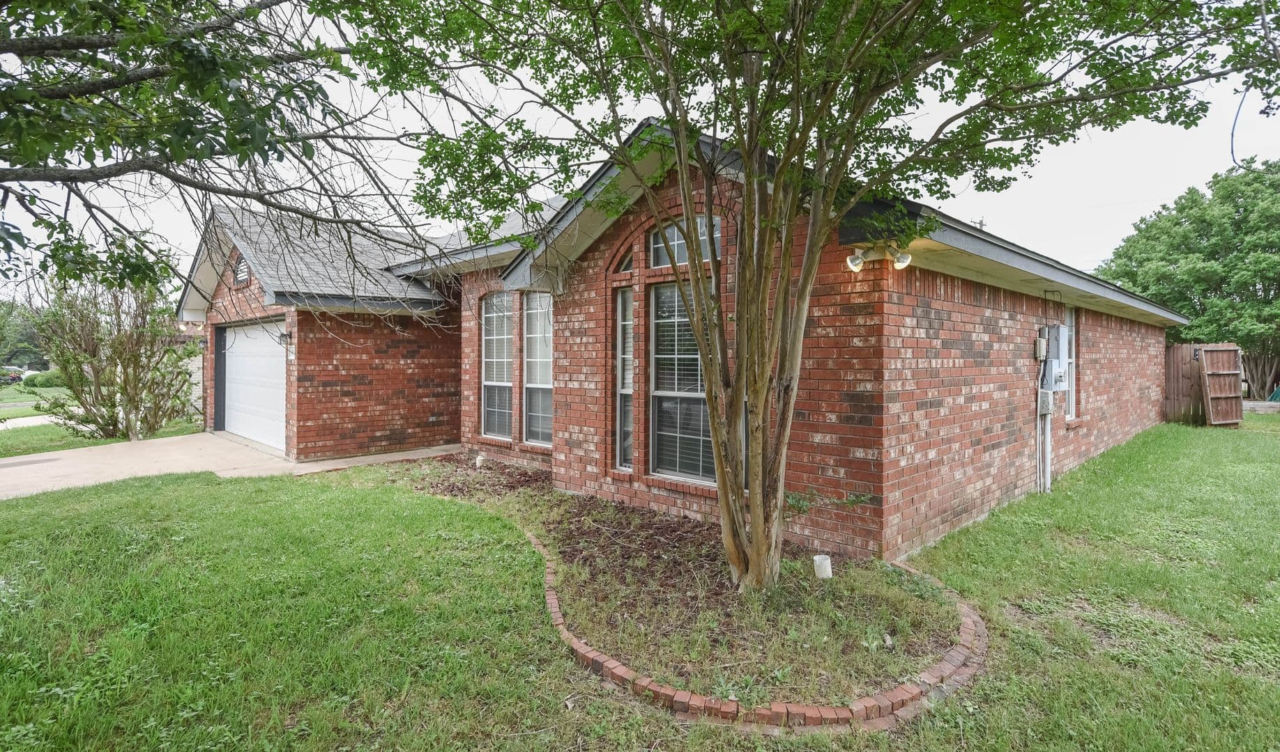 Killeen House: 5008 Leaning Oak Dr
