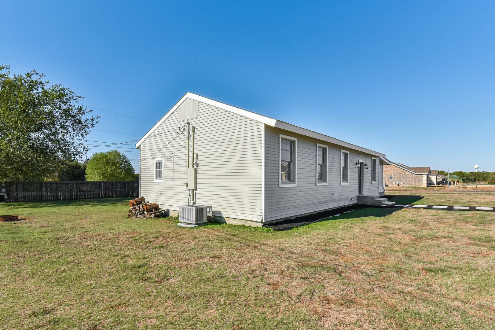 Salado House: 11055 Brewer Rd