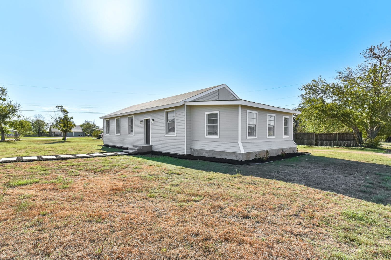 Salado House: 11055 Brewer Rd
