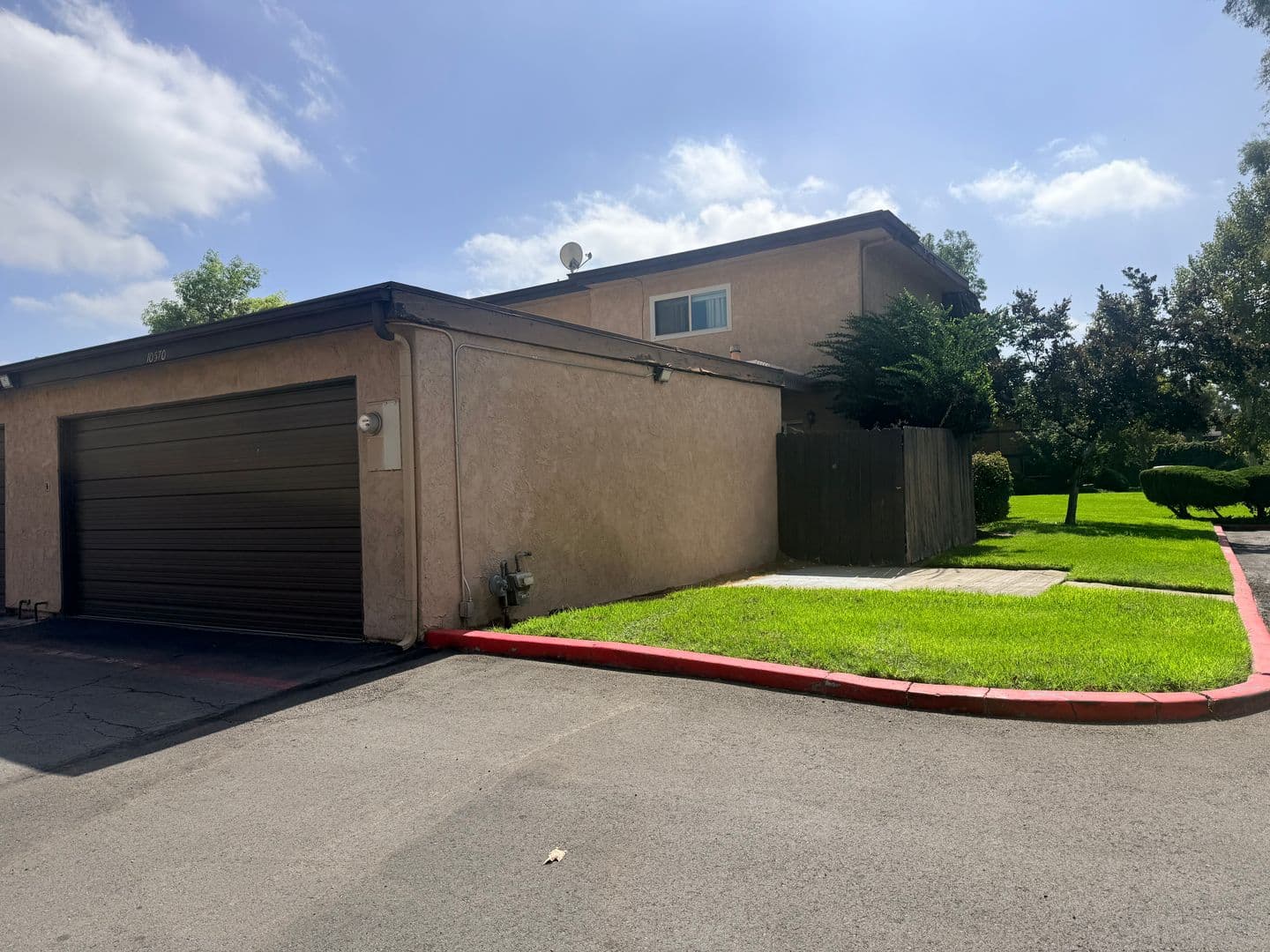 Riverside House: 10570 White Oak Dr