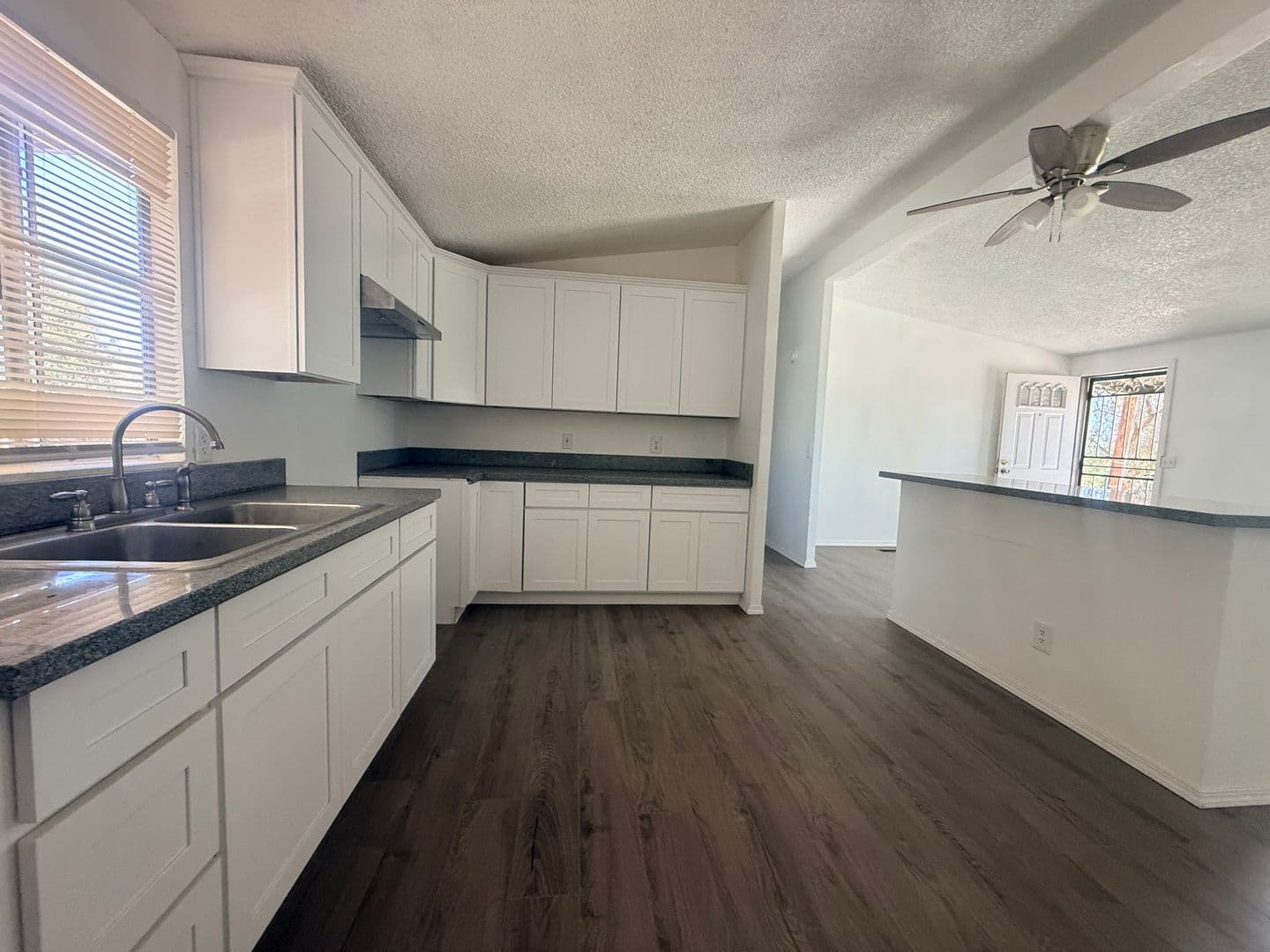 Perris House: 27107 Read St