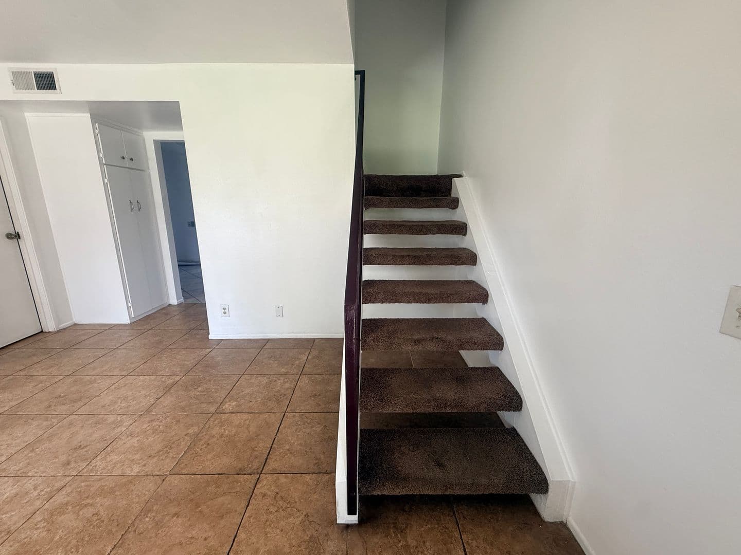 Riverside House: 10570 White Oak Dr