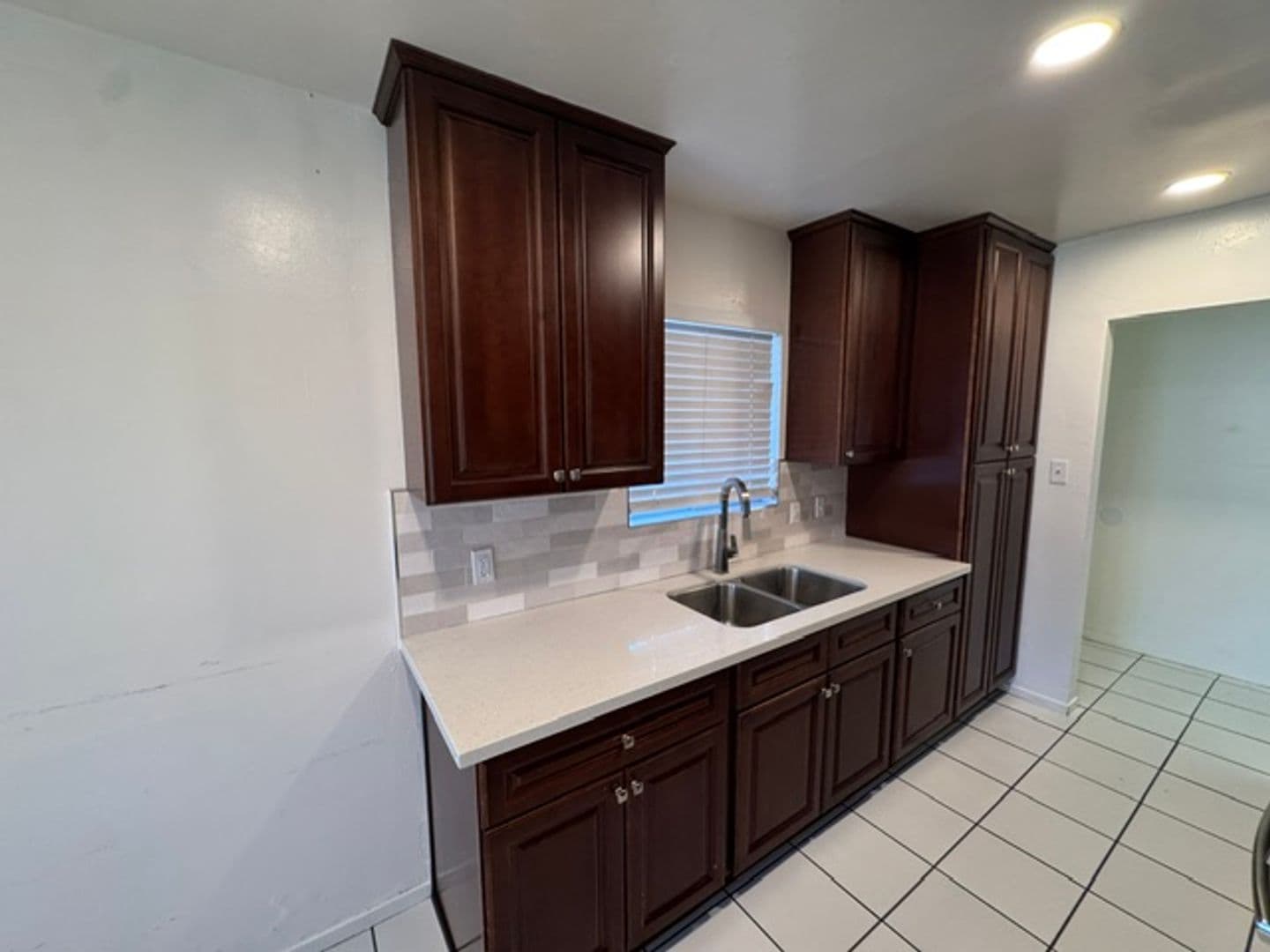 San Jacinto House: 498 S Vernon