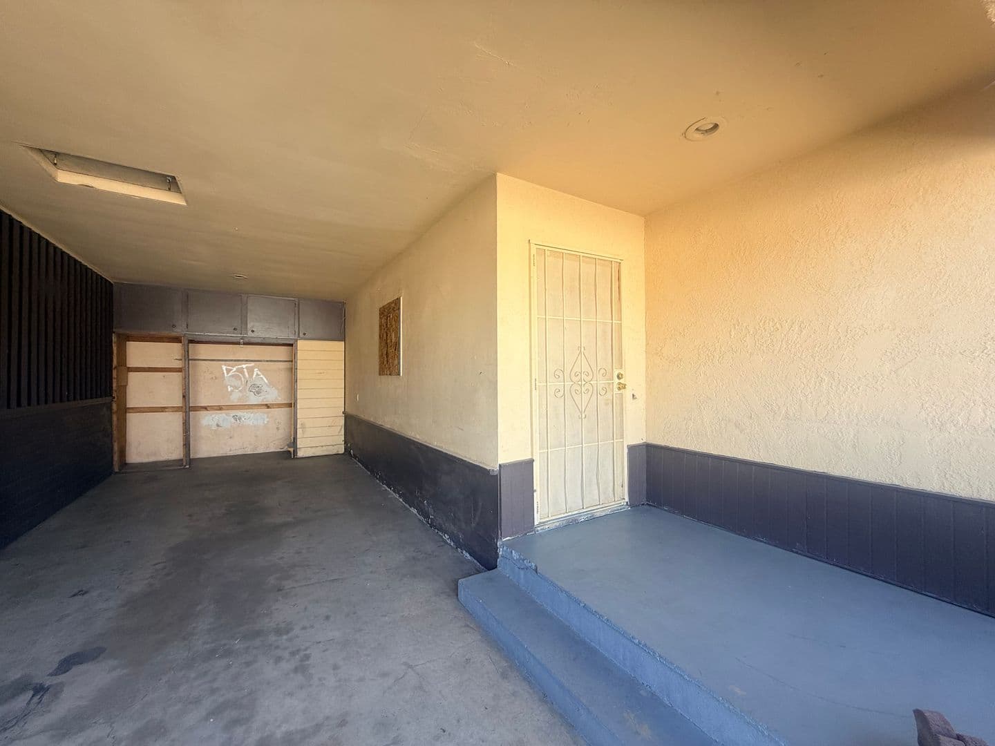 San Jacinto House: 289 S Sheriff Ave