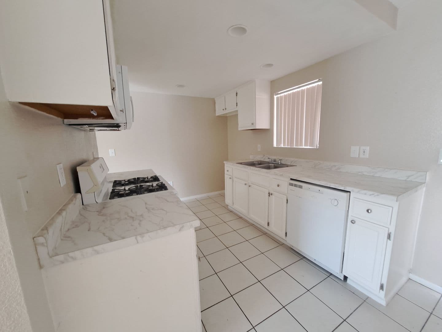 Apple Valley Apartment: 12222 Kiowa Rd
