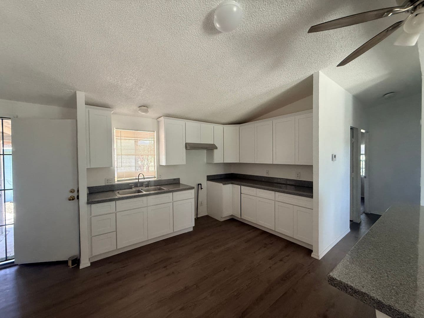 Perris House: 27107 Read St