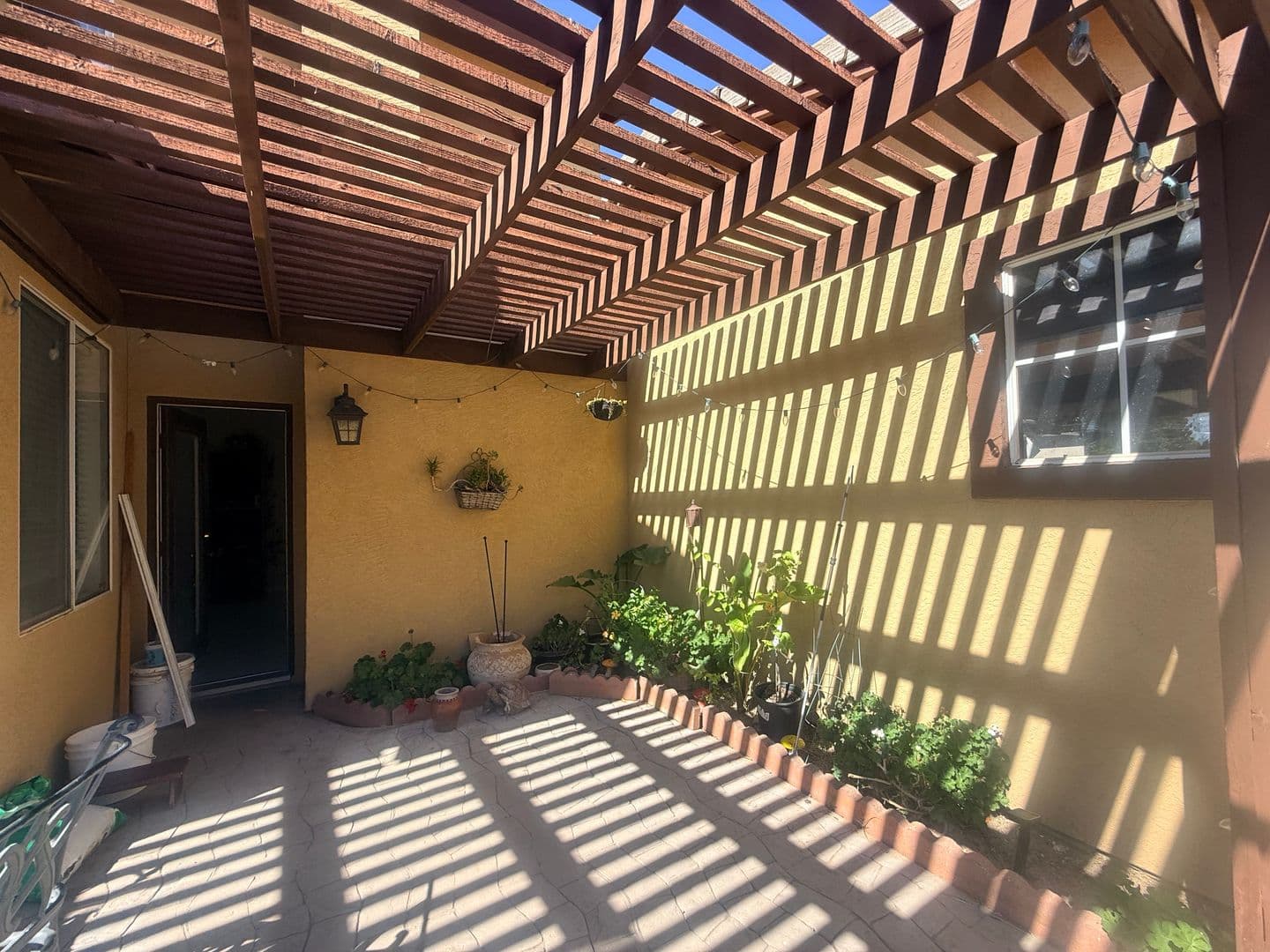 Temecula House: 39540 June Rd