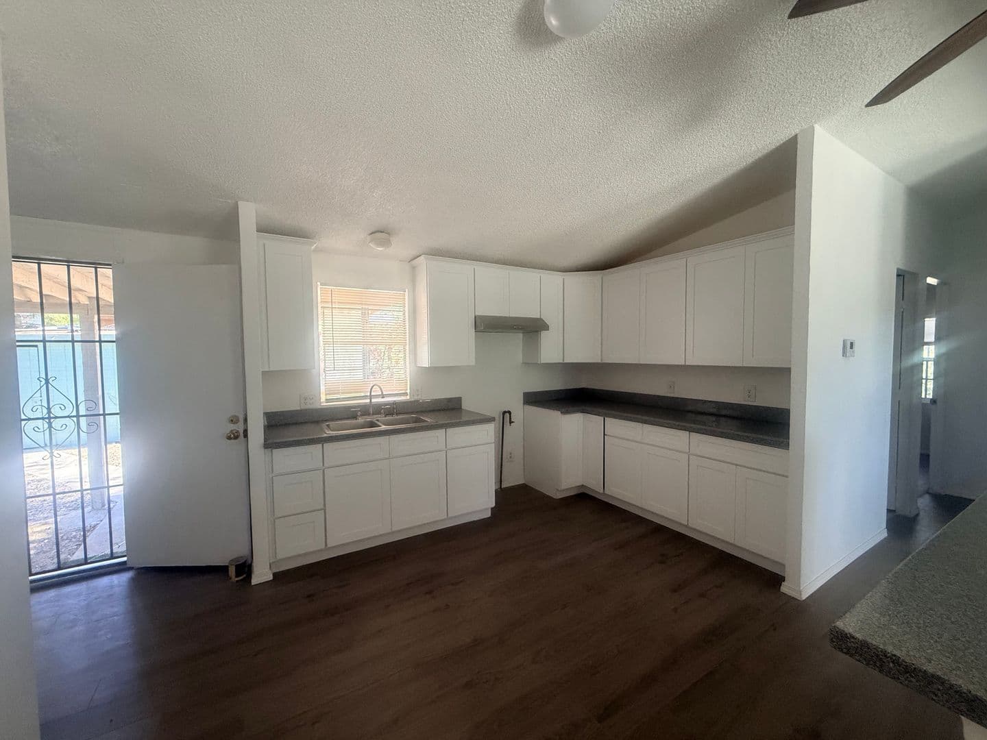 Perris House: 27107 Read St