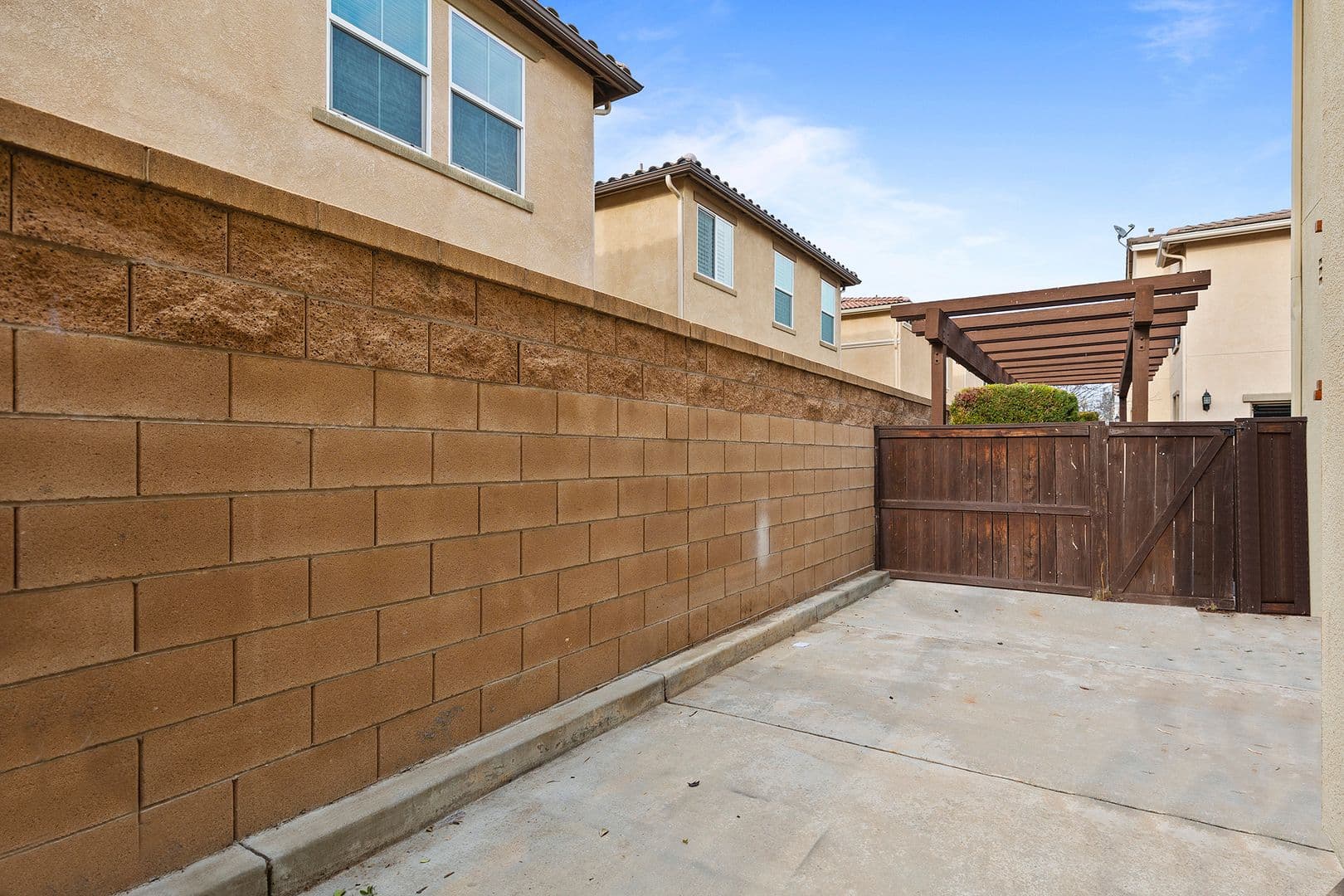 Murrieta House: 41945 Davenport Way