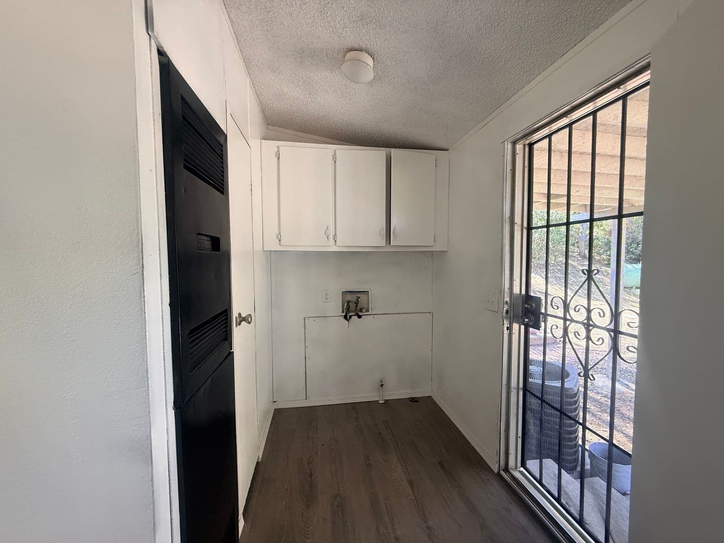 Perris House: 27107 Read St