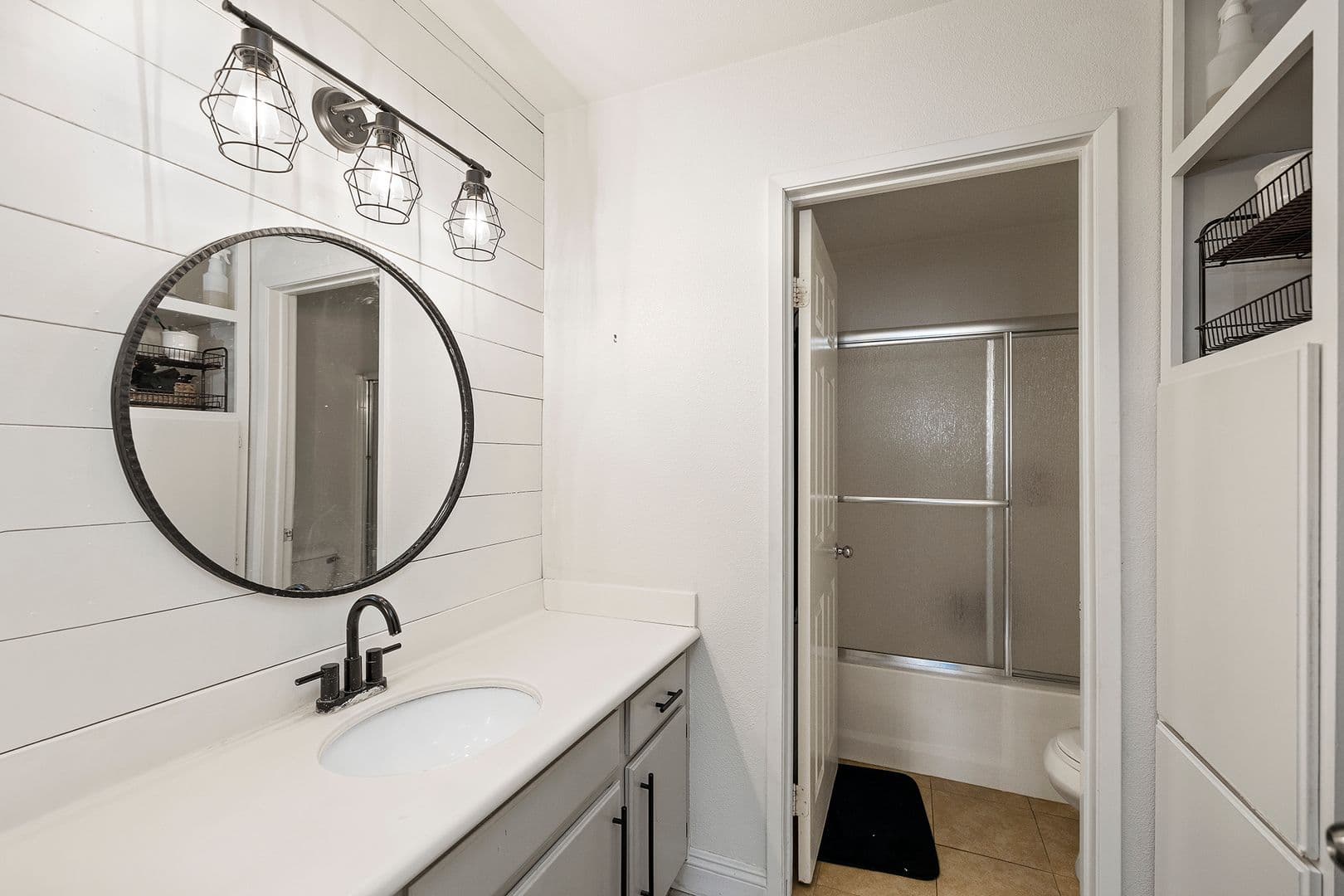 Murrieta House: 41945 Davenport Way