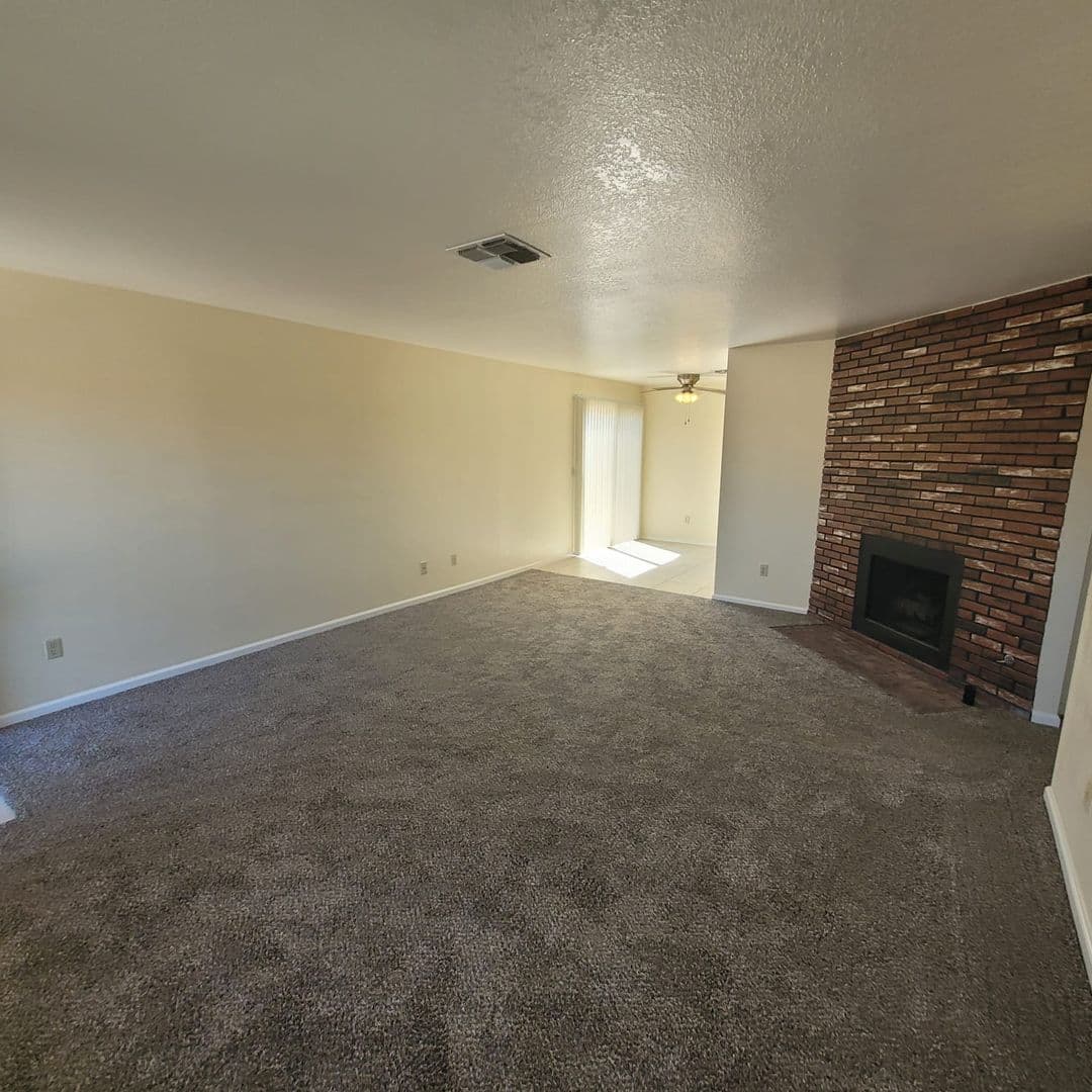 Apple Valley Apartment: 15430 Straight Arrow