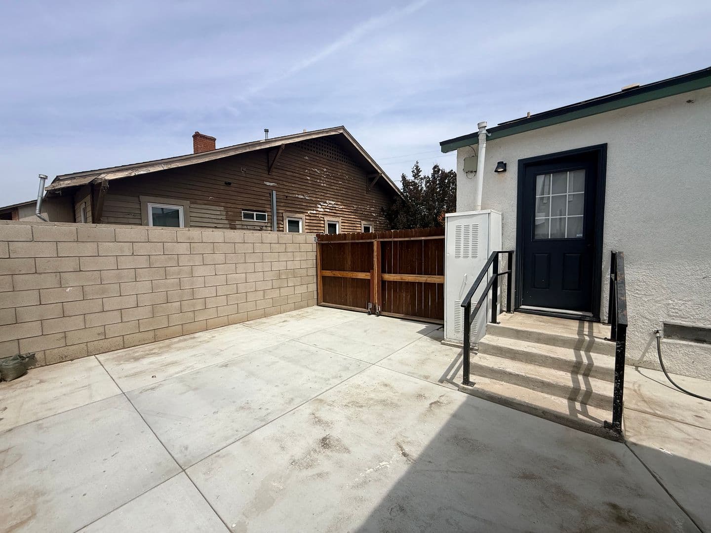 Riverside House: 3688 Taft St