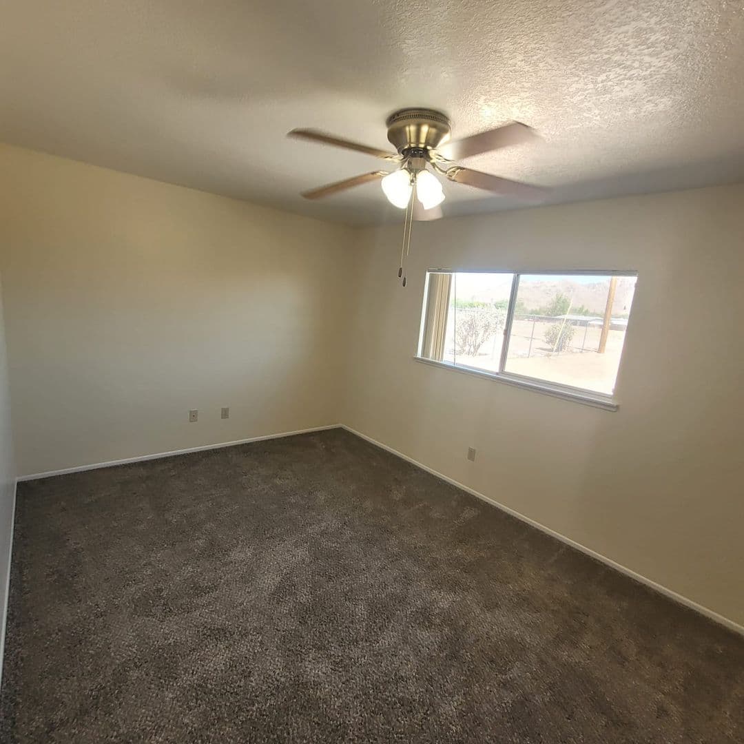 Apple Valley Apartment: 15430 Straight Arrow