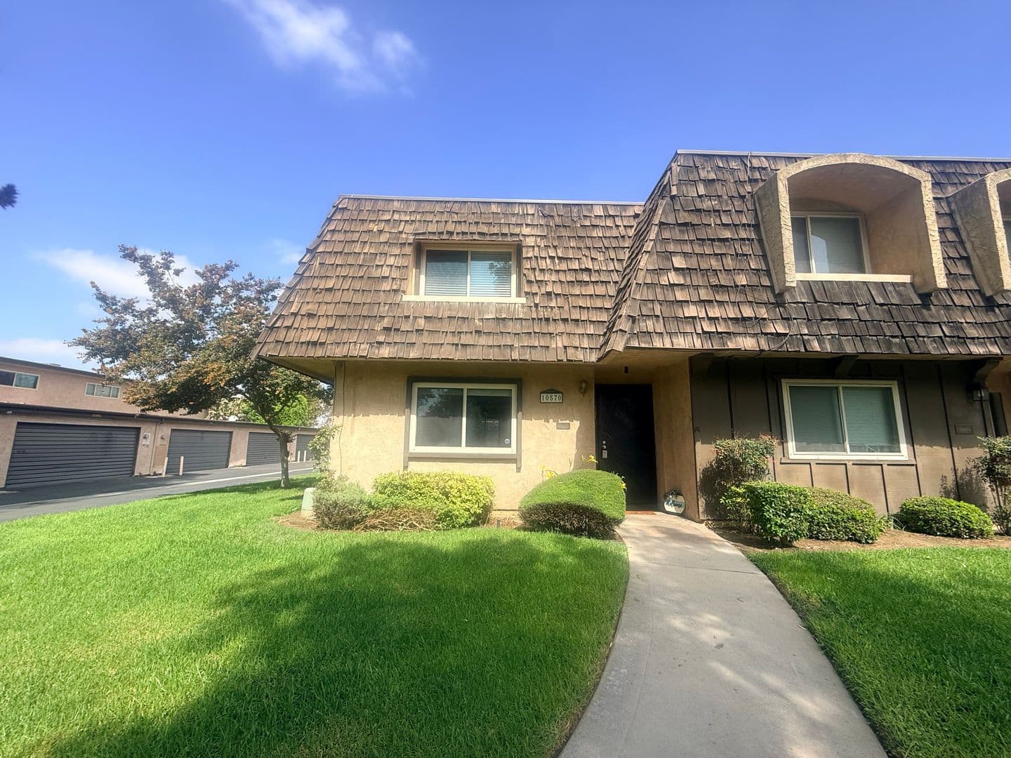 Riverside House: 10570 White Oak Dr