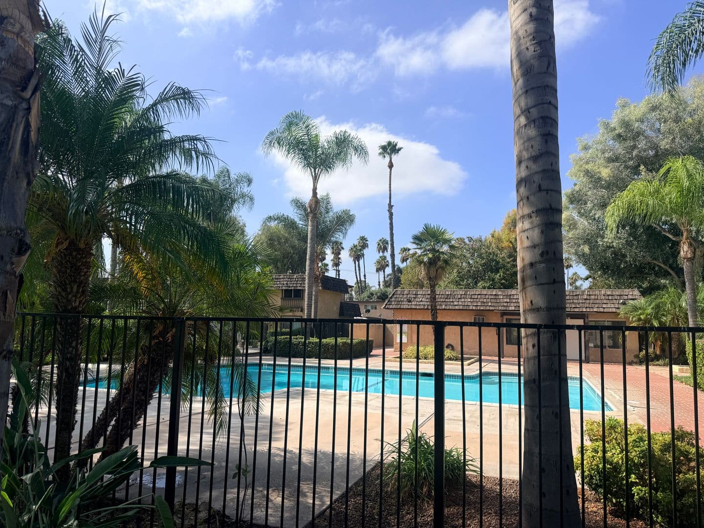 Riverside House: 10570 White Oak Dr