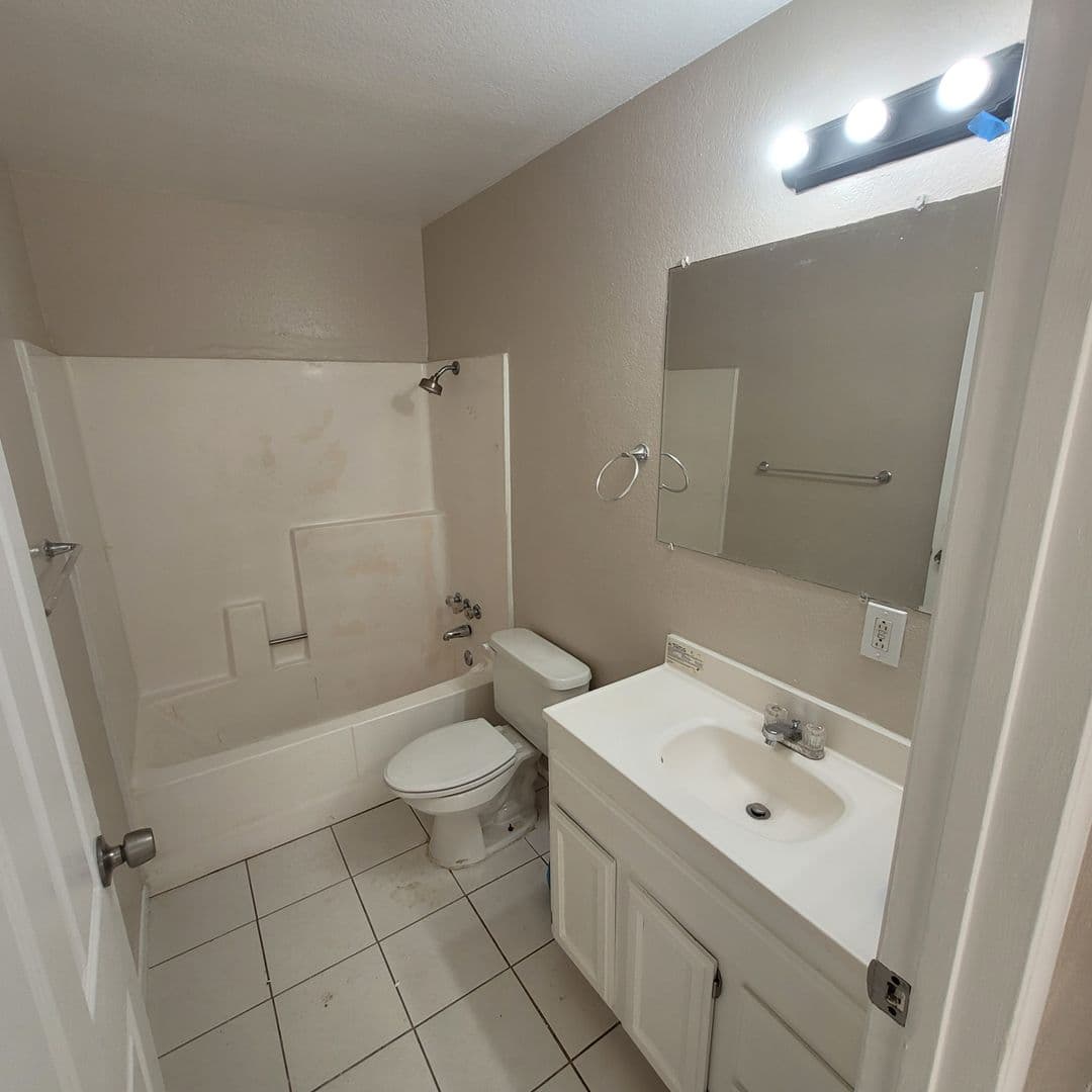 Apple Valley Apartment: 12222 Kiowa Rd