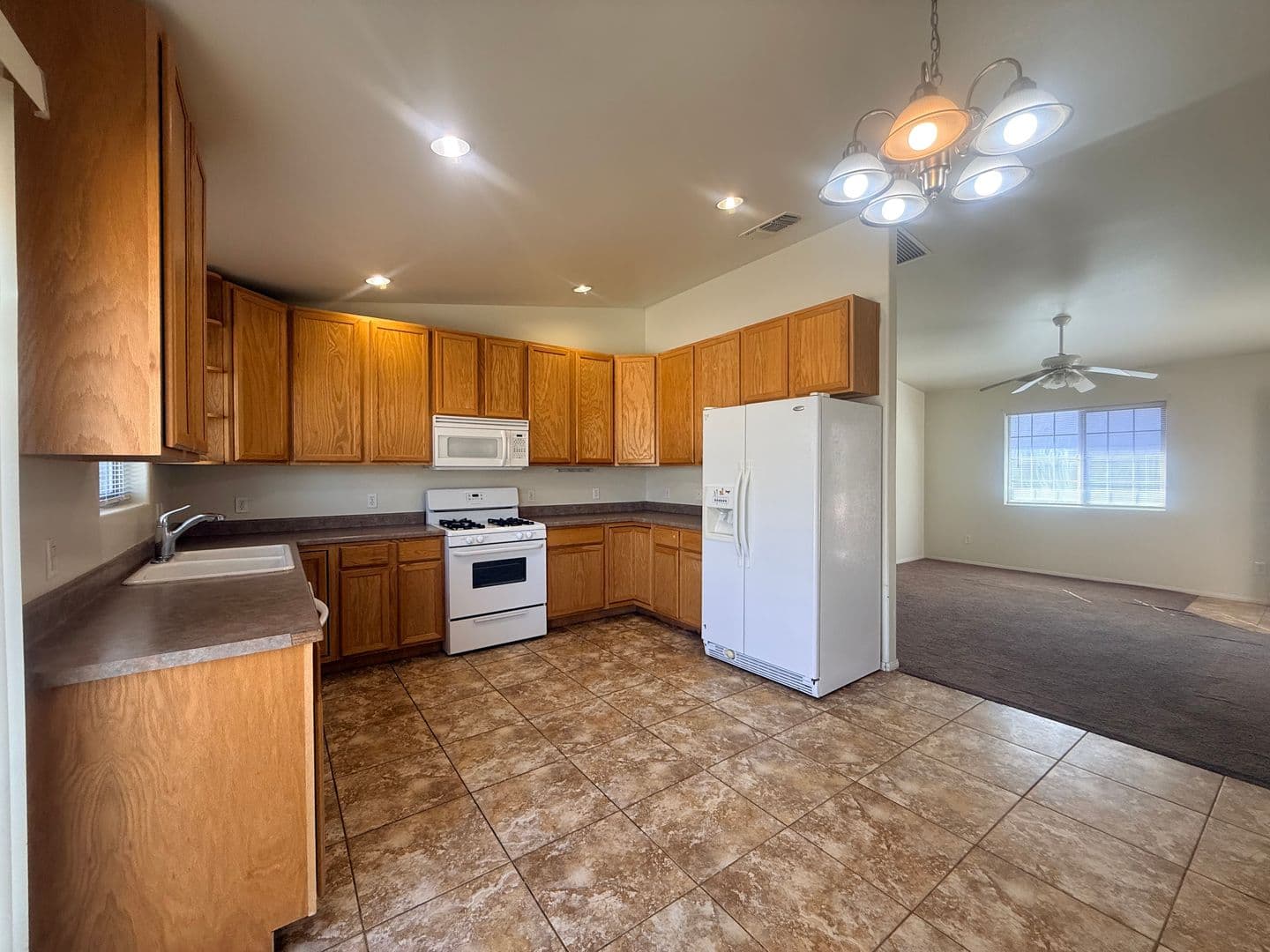 TwentyNine Palms House: 6627 Smoketree Avenue