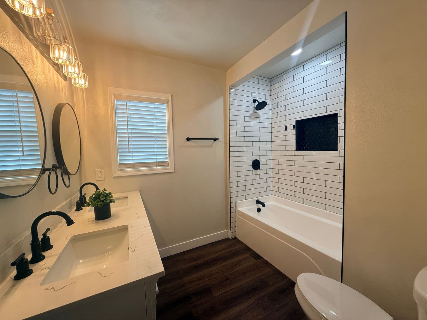 Riverside House: 3688 Taft St