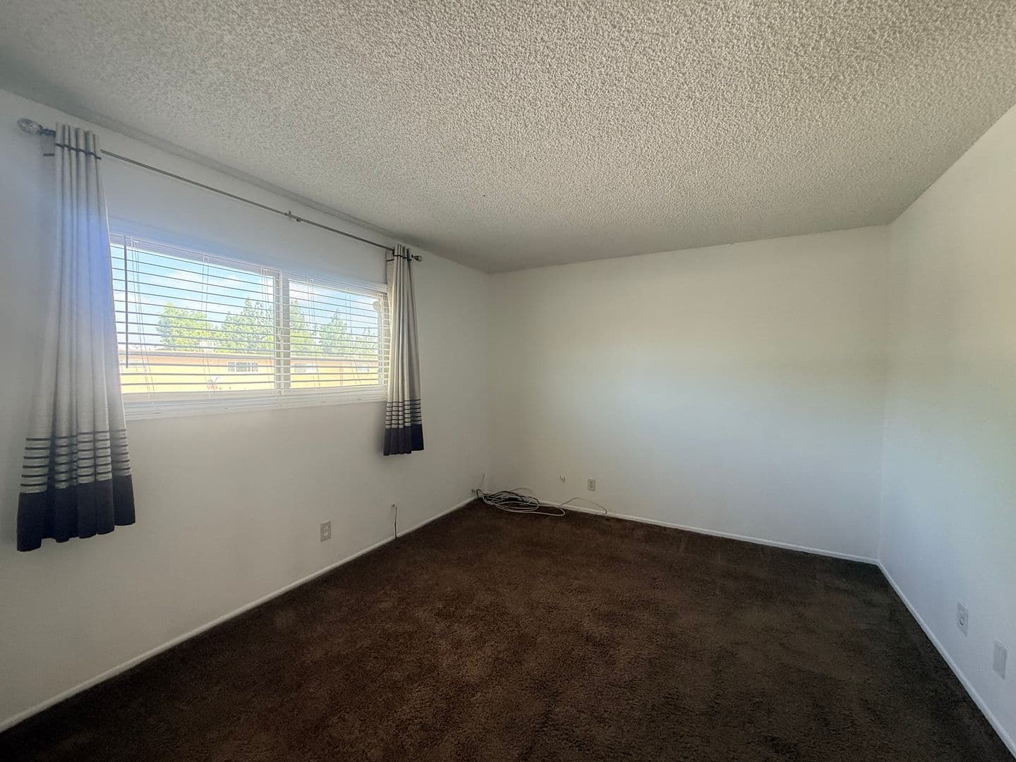 Riverside House: 10570 White Oak Dr
